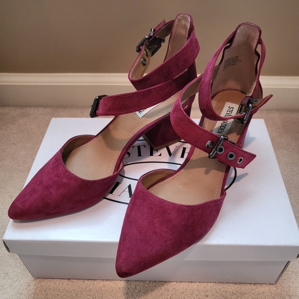 Steve Madden DIA Pointed Toe Pumps